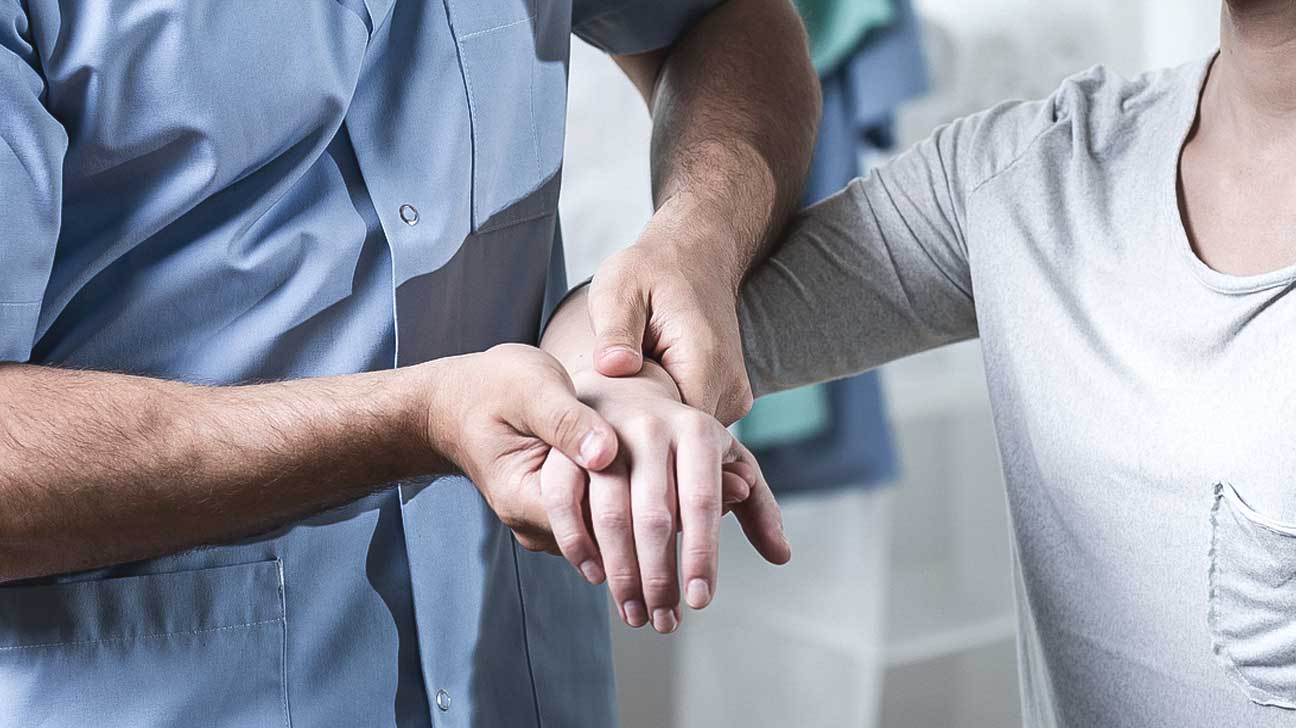 Patient consultation with rheumatologist